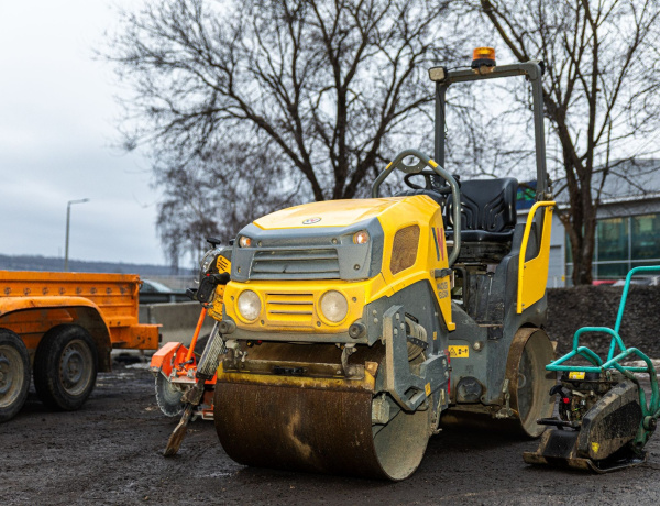 A téli károk után megkezdődik az utak tavaszi helyreállítása a vármegyében