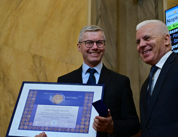 Nyíregyháza Város Nívódíját kapta a LEGO Manufacturing Kft.