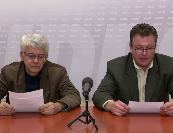 Óriásplakátokat rongáltak Nyíregyháza több helyszínén