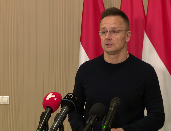Szijjártó Péter: Magyarország blokkolja az Ukrajnának járó hadikölcsönt 