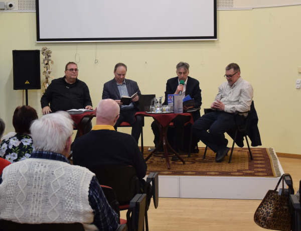 Három költő, három világ: a kortárs líra bepillantott Nyíregyházára