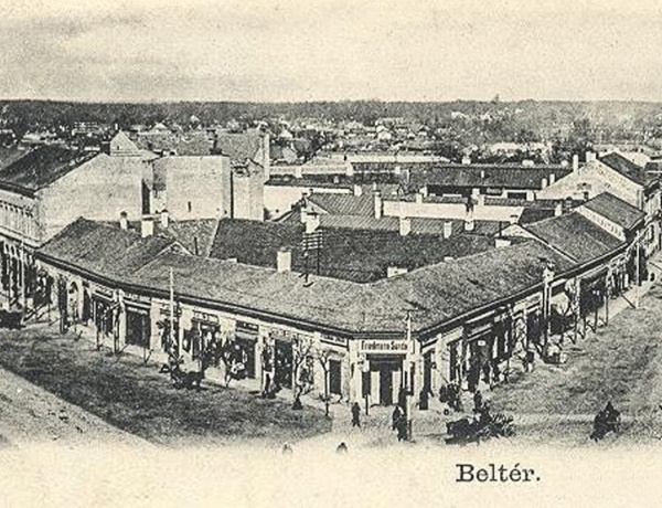 Lebontott házakból nőtt ki a Takarékpalota – Kereskedők sora működött a sarkon