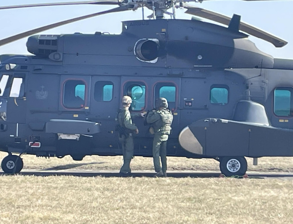 Katonák jelentek meg a nyíregyházi repülőtéren – megerősítették a légi és földi védelmet