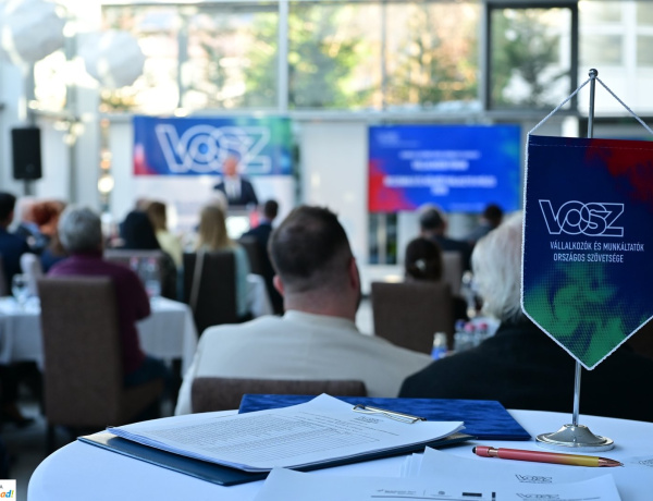 Népszerű a Széchenyi Kártya Program -  Közel 2100 vállalkozás jutott több mint 100 milliárd forint hitelhez 