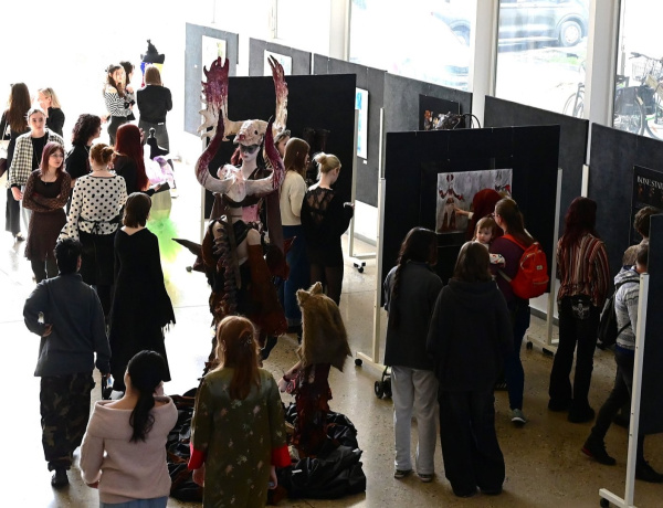 Dimenziók – Idén is kiállíthatták alkotásaikat a művészeti szakgimnázium diákjai