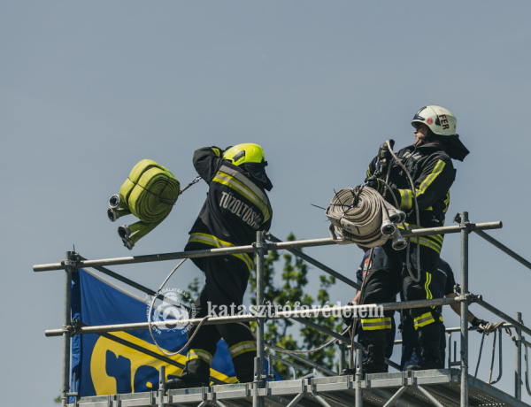 Erőpróbára készülnek a tűzoltók Nyíregyháza belvárosában