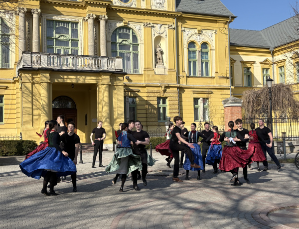  Flashmobokkal idézték meg az 1848-as forradalom hangulatát Nyíregyházán