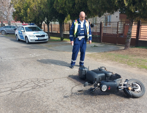 Tisztázatlan körülmények között felborult egy elektromos robogós a Molnár utcában