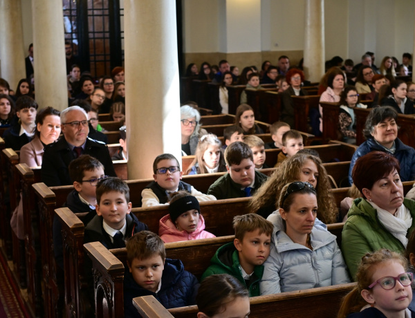 Csodát virágzik a jelen: diákok találkoztak országos református versenyen Nyíregyházán