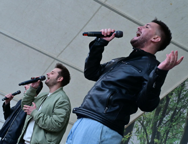 Rajongók a téren  és slágerek a színpadon – A Három Tenor indította a Tavaszi Zsongást