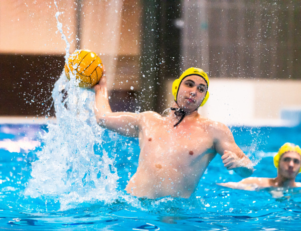 Hazai medencében a vízilabdások                    