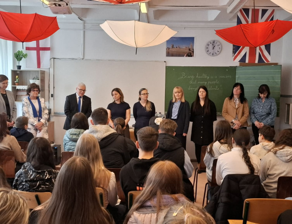 Angolos akadályversenyen mérték össze tudásukat a diákok