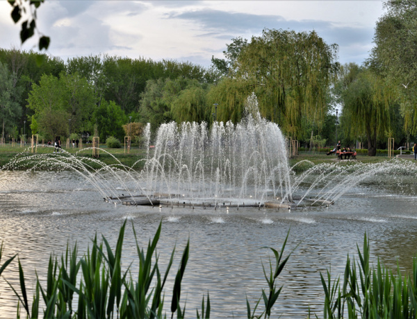 Látványosság a vízen - újra üzemelnek a népszerű szökőkutak