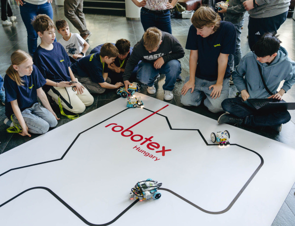 Nyíregyházi diákcsapat nyerte meg a robotikaverseny egyik kategóriáját