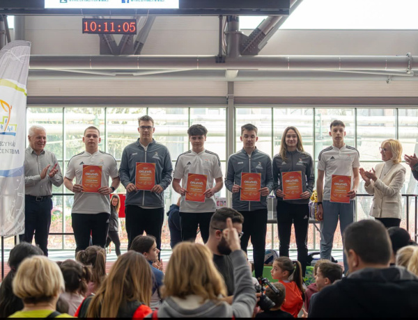 Aranyjelvényes nyíregyházi atléták                                