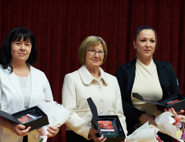 Három elhivatott nő kapta idén a Vármegyei Családokért Díjat