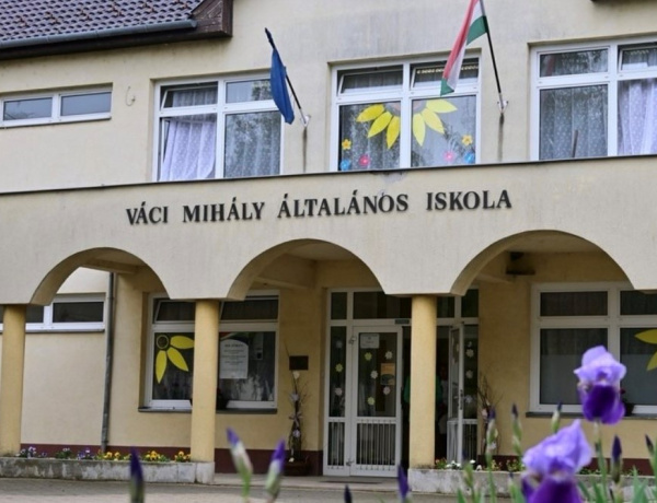 Váci Mihály emléke előtt tisztelegnek a rozsréti iskolában