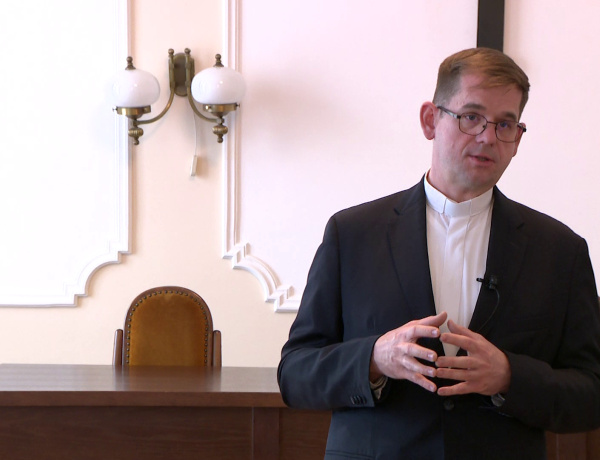 „Gyertek, Atyám áldottai” – A rászorulók melletti kiállásról szólt a KÉSZ nyíregyházi előadása