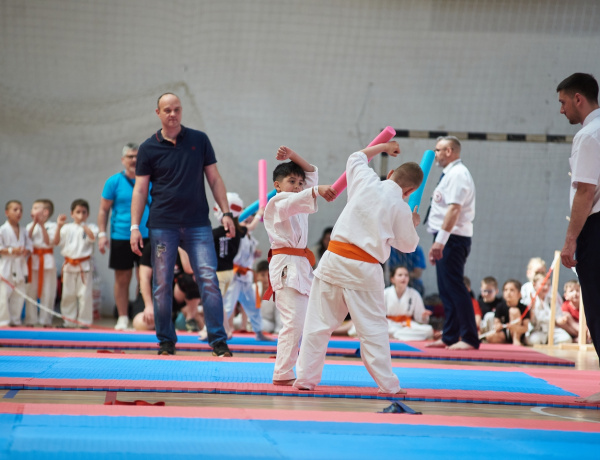 Karatékákkal telt meg a Bem Iskola tornaterme        