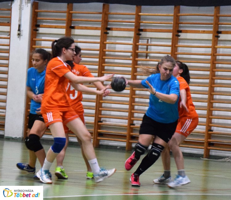 Drámai csatában nyertek a Sportcentrum kézis lányai a Kazincbarcika ellen