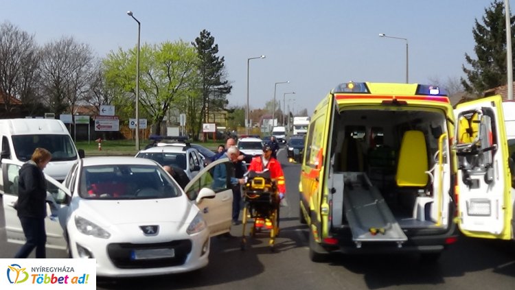 Kórházban a vétlen sofőr – A Tiszavasvári úton történt baleset
