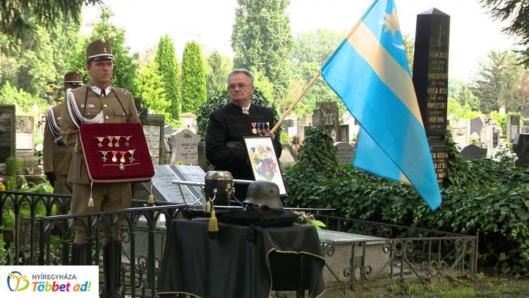 Katonai tiszteletadással temették újra vitéz Elekes Gábor huszárezredes hamvait