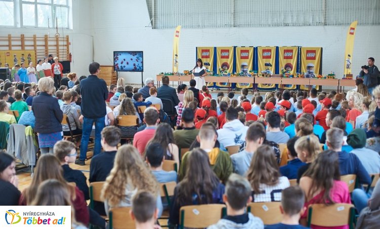 Kültéri tanteremmel bővült a kertvárosi általános iskola a LEGO programjának köszönhetően