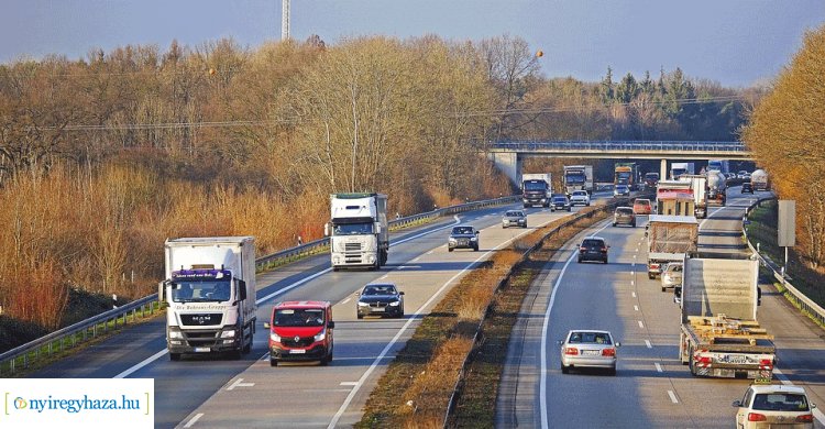 Szakaszos autópálya lezárások lesznek egy 96 méteres szerelvény közlekedése miatt