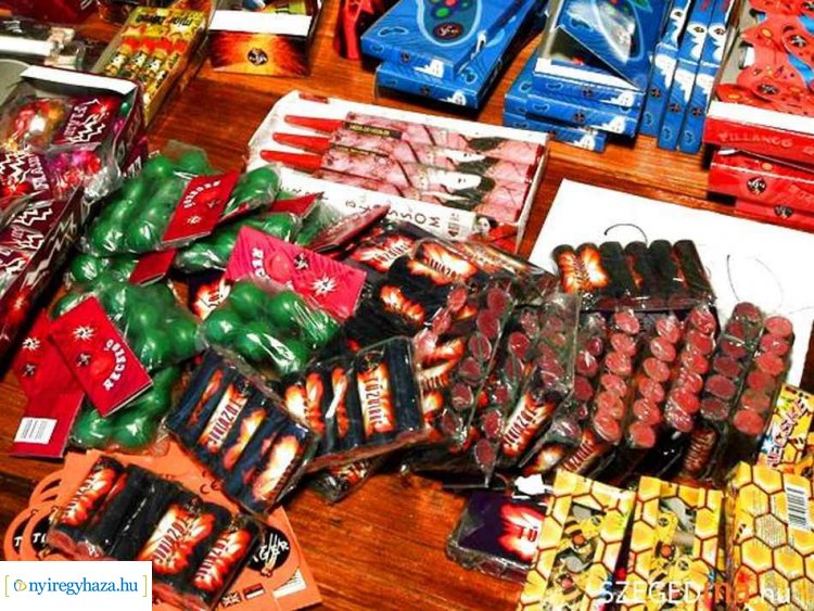 Egyre többen keresik fel a tűzijátékokat, pirotechnikai eszközöket árusító konténereket
