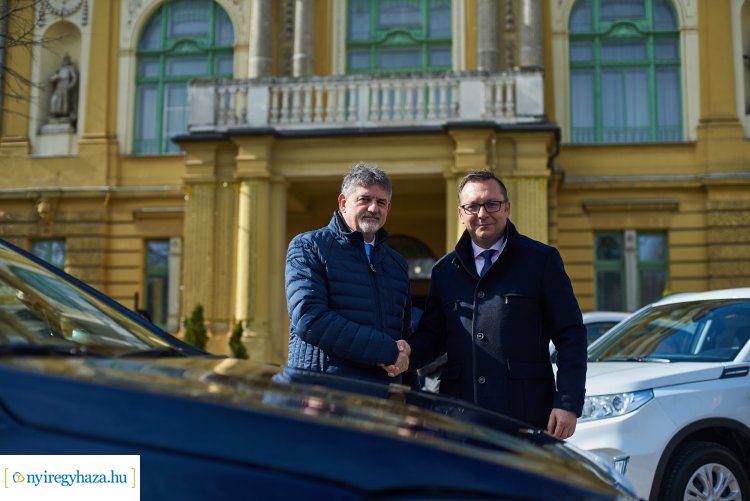 Kormányhivatali autókat adtak át Nyíregyházán – Gazdaságos és biztonságos munkavégzés