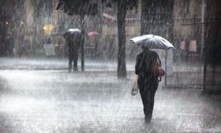 Marad a felhős, esős idő a hétvégén is - Figyelmeztető előrejelzést adott ki az OMSZ 