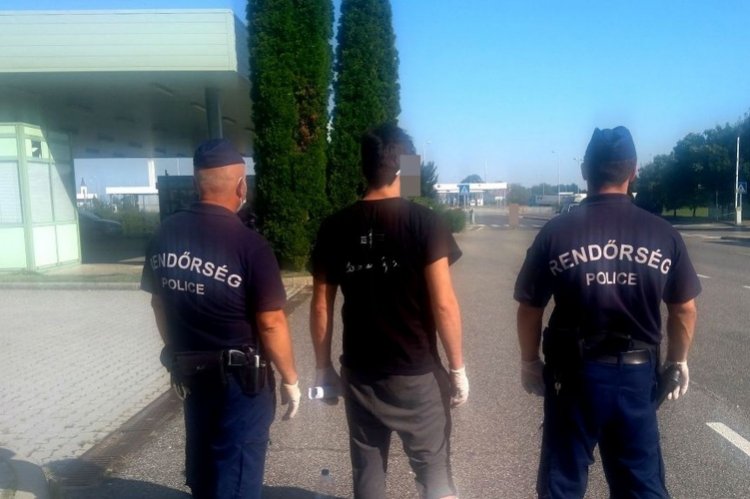 Átadták a rendőrök a Rozsályban elfogott határsértőt a román hatóságnak