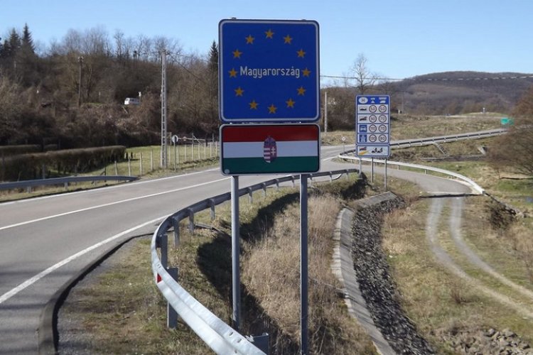 Életbe léptek a szigorított határvédelmi intézkedések Magyarországon