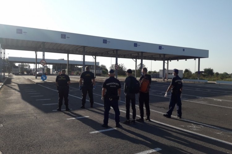 Átadták a rendőrök az ukrán határsértőket a román hatóságnak Csengersimán