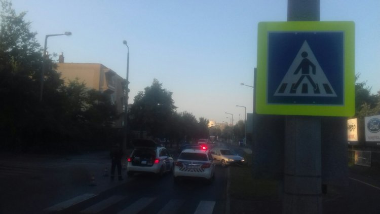 Két autó ütközött a Sóstói út és Garibaldi utcai csomópontban hétfőn reggel