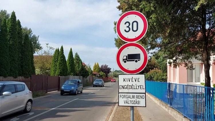 30 km/h-s sebességkorlátozást vezettek be a Belső körút és a László utca közötti szakaszon