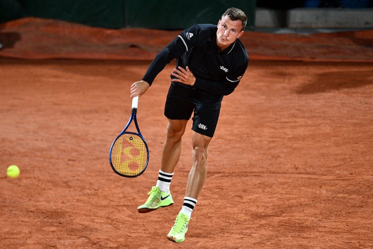 Topjátékost búcsúztatott Fucsovics Márton Párizsban - A nyíregyházi teniszező továbbjutott