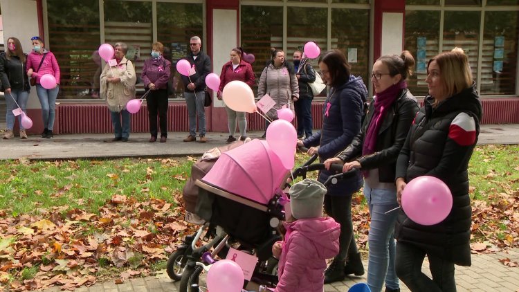 Civil kezdeményezésre a Jósavárosban szervezték meg a mellrák elleni hagyományos sétát