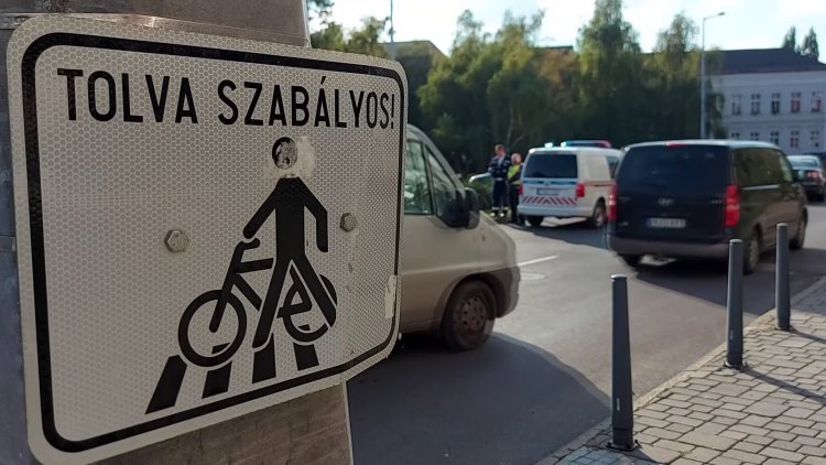 Szabálytalan kerékpárost gázoltak az Országzászló téri gyalogátkelőhelyen