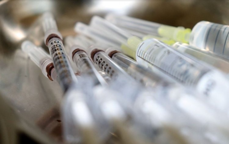 A kormány megkönnyíti a vakcinák behozatalát                