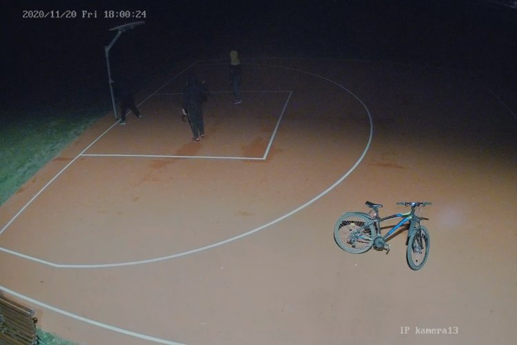 Térfigyelő kamera rögzítette a rongálást a Nyírszőlősi sportpályán, feljelentést tettek