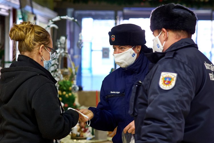 A nyíregyháziak szabálykövetőek – A Búza téri piacon és a Korzónál ellenőriztek