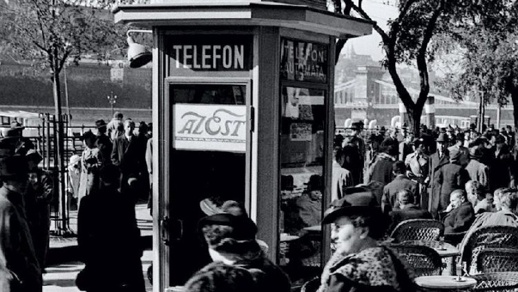 Csaknem száz éve helyezték üzembe az első telefonfülkét Budapesten