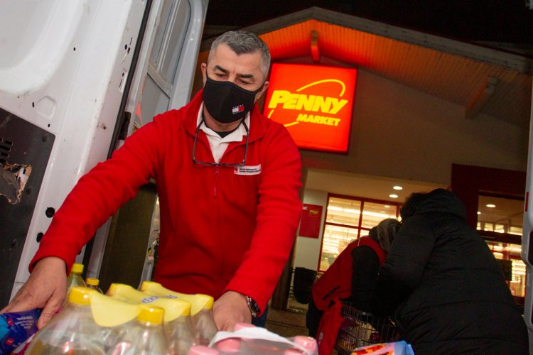 Eredményes volt a Magyar Vöröskereszt december közepi élelmiszergyűjtő akciója 