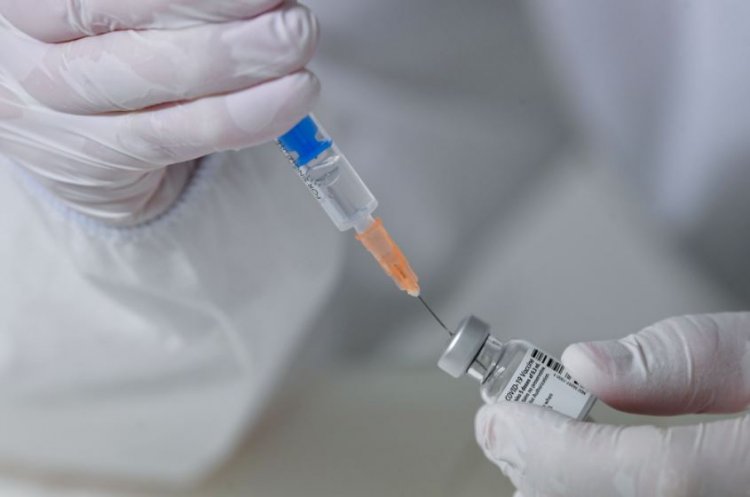 Merkely: a Pfizer-BioNTech vakcinája a második oltás után 95 százalékos védettséget nyújt