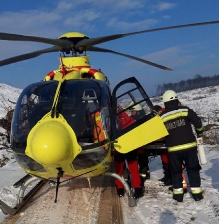 Mentőhelikopter szállította kórházba a Nyírtassnál történt baleset egyik sérültjét