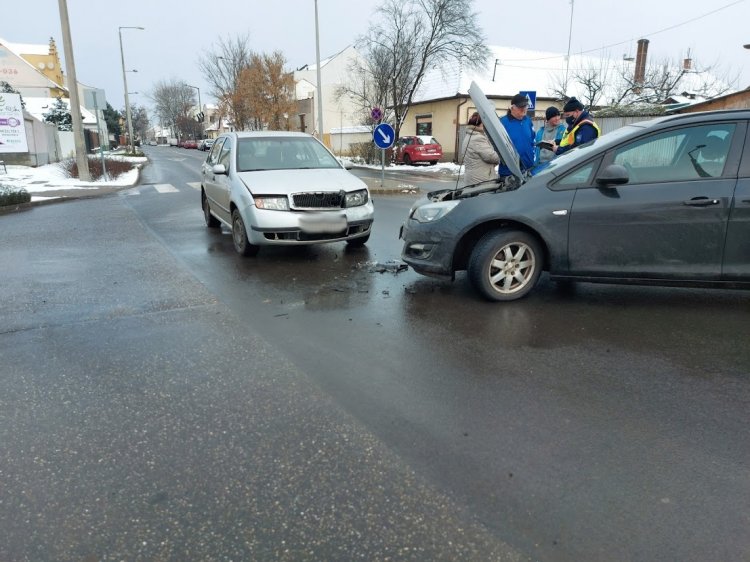A Kígyó utca Debreceni út kereszteződésében ütközött két jármű