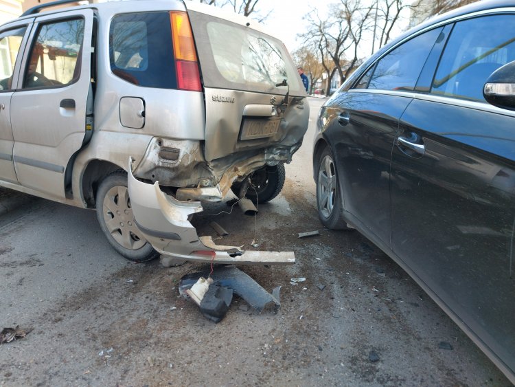 Baleset történt a Bethlen Gábor utcán – Mindkét autó totálkáros lett