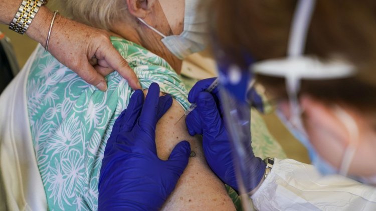 Oltás – Több mint 6500 embernek adták már be a vakcinát az idősotthonokban