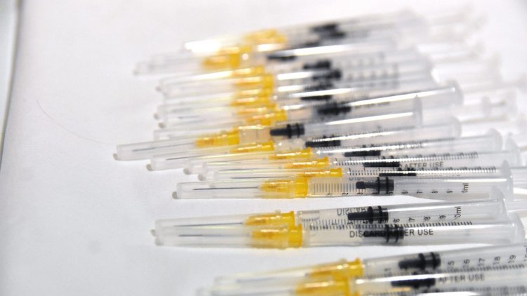 Gyorstalpaló a koronavírus elleni vakcinákhoz               